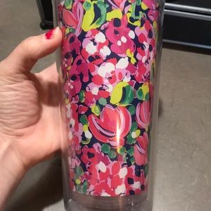 Lilly Pulitzer Dining - Lilly Pulitzer floral tulip reusable tumbler Lilly Pulitzer Dining - Lilly Pulitzer floral tulip reusable tumbler